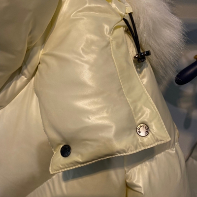 ハイクオリティダウンジャケット側面デザイン